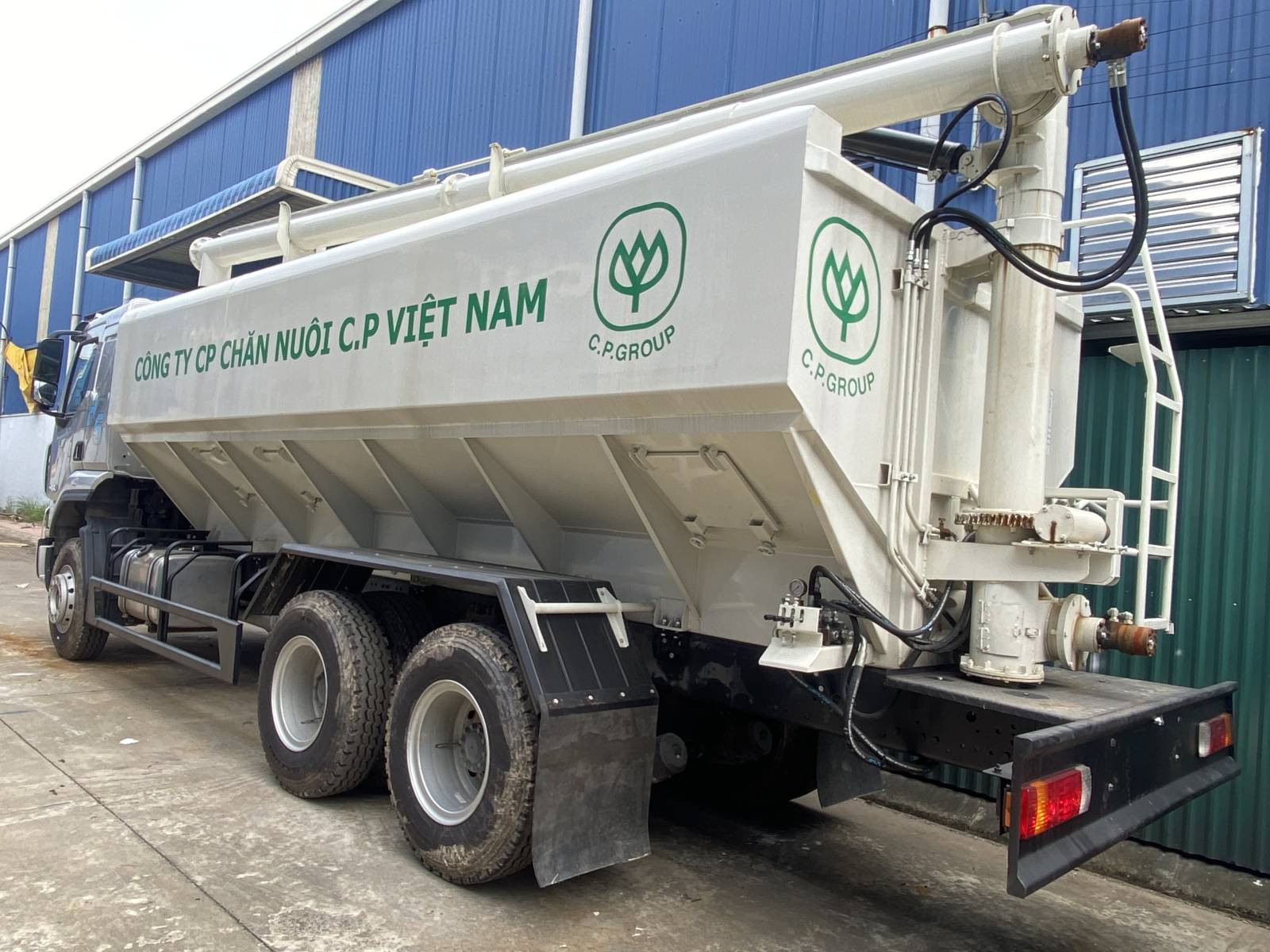 xe chở thức ăn chăn nuôi- nhiều mẫu lựa chọn từ 5m3-27m3  sẵn giao